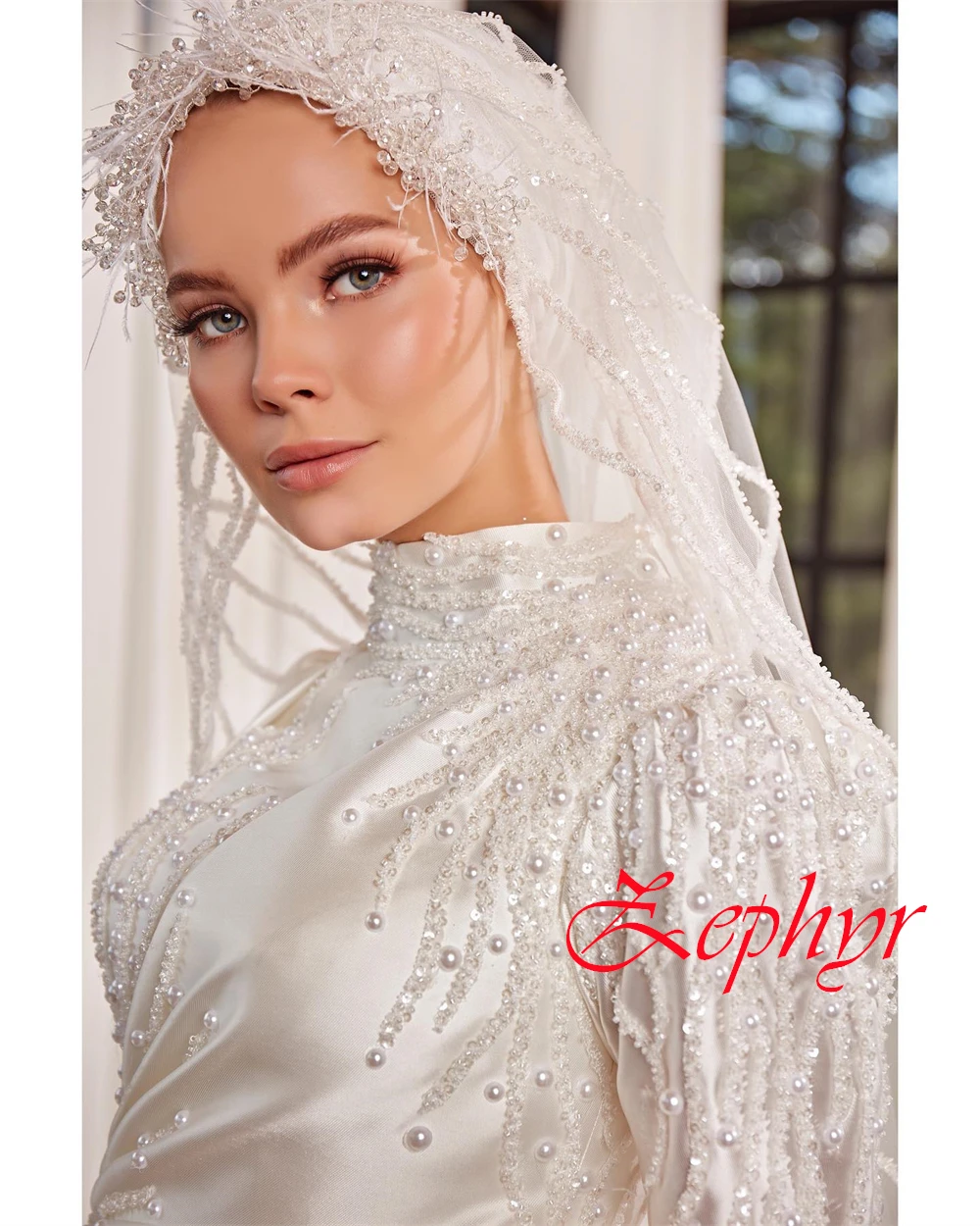 사용자 정의 만든 고품질 화이트 새틴 웨딩 드레스 섹시한 높은 넥 라인 긴 소매 채플 트레인 진주 a 라인 신부 가운