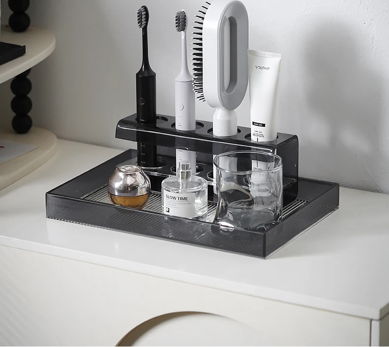 

Зубная щетка, зубная паста, чашка для полоскания рта