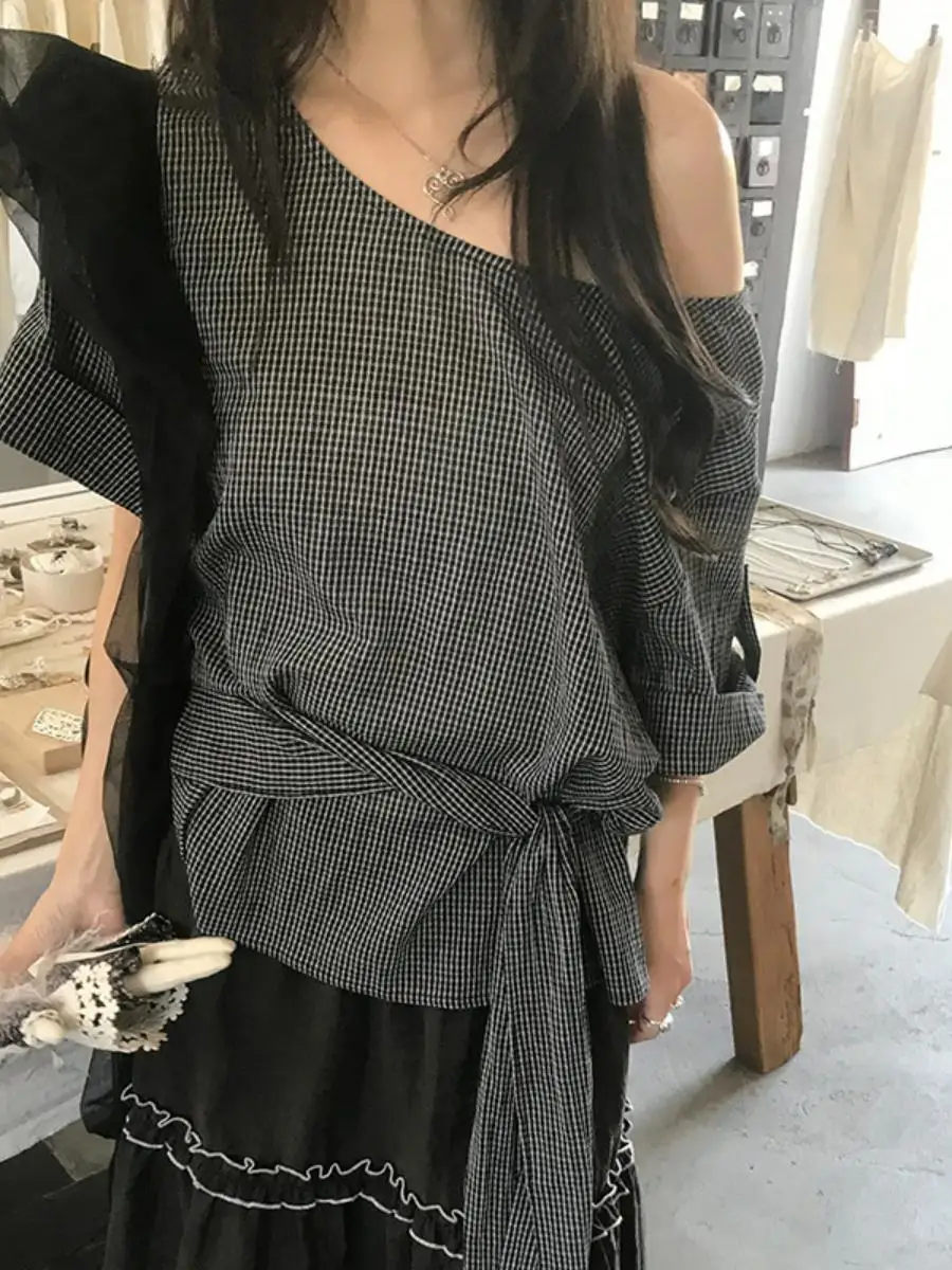 

Asymmetric Shoulder Plaid Shirt Women's Waist Cinched Loose Slimming Shoulder Exposure Top Dongda Gate Cotton V-neck Short Sl...