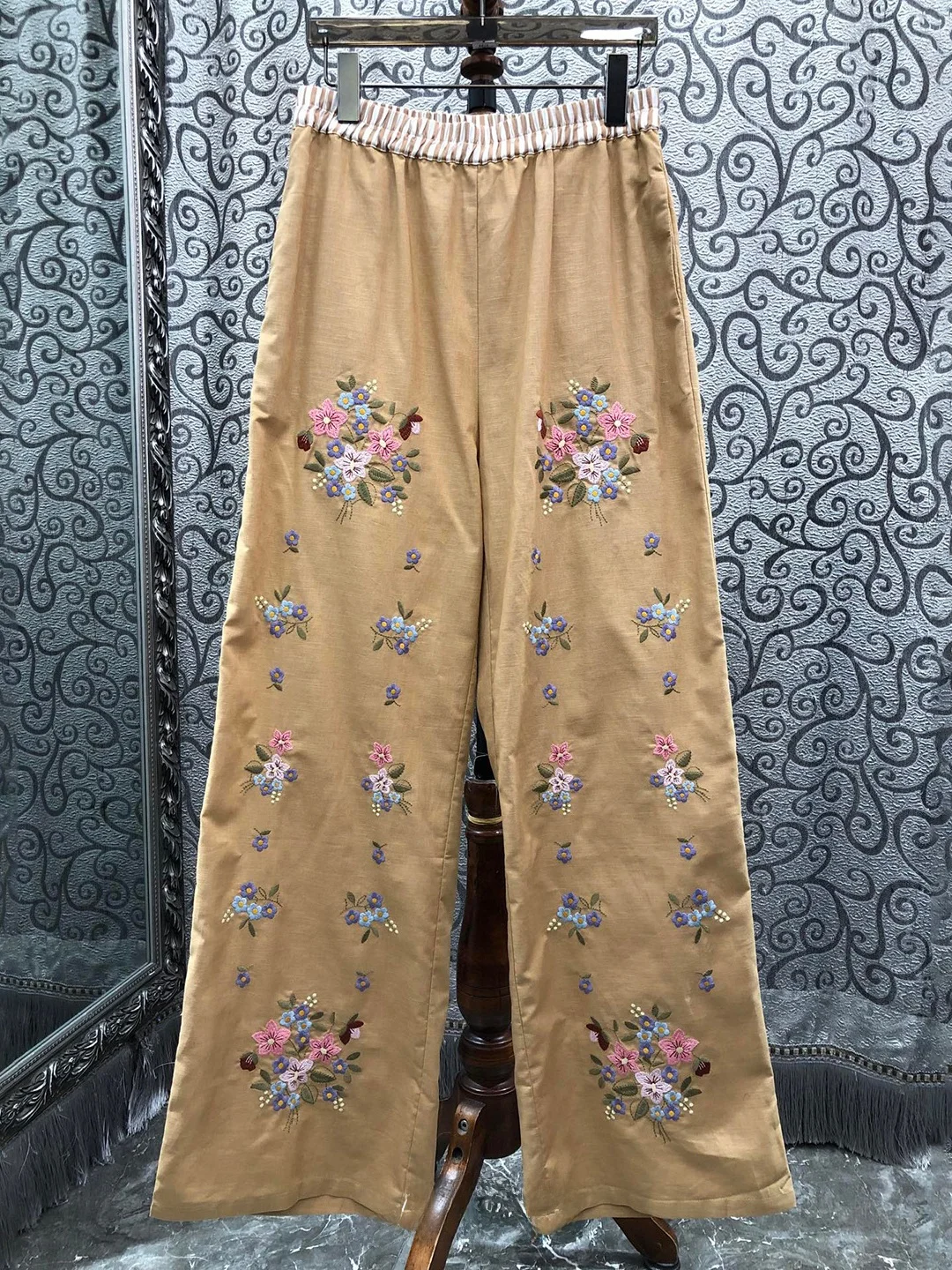 

Milan Small Town Southern Oil Version Ethnic Artistic Style Khaki Floral Embroidery Elastic Waist Loose Cotton Wide Leg Pants
