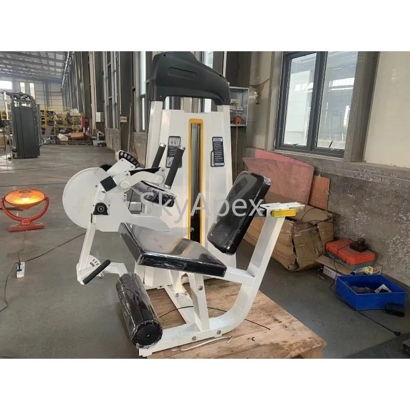 อุปกรณ์ออกกำลังกายเชิงพาณิชย์คุณภาพสูง รวมถึงเครื่องบริหารกล้ามเนื้อขาแบบนั่ง (Leg Extension) และแบบนอน (Leg Curl)  เครื่องฝึกกล้ามเนื้อขาอเนกประสงค์