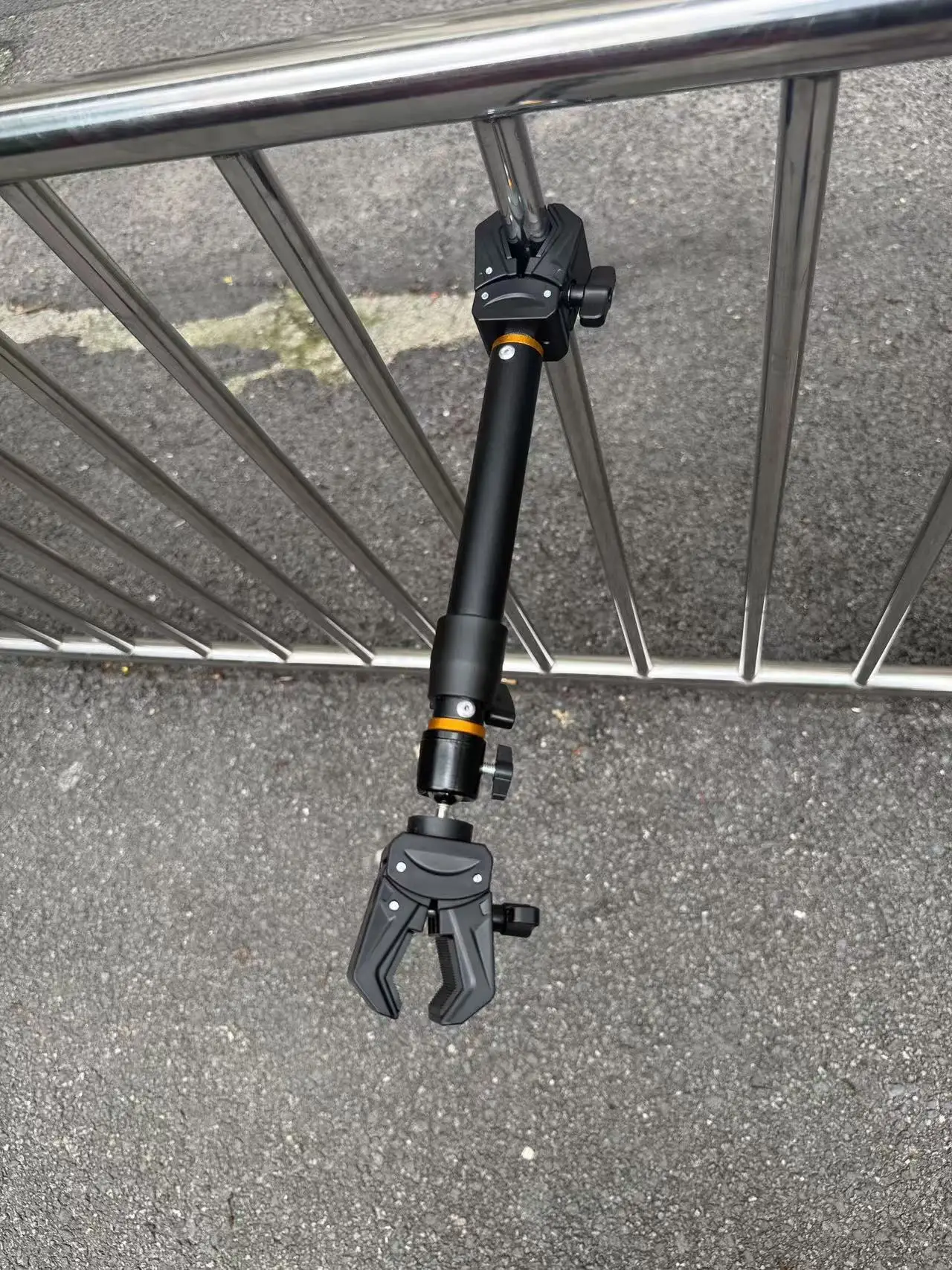Universeller Doppelkopf-Metall-Selfie-Stick mit 360°-Rotation, Verlängerungsstab und Gimbal-Stabilisator – Detail 6