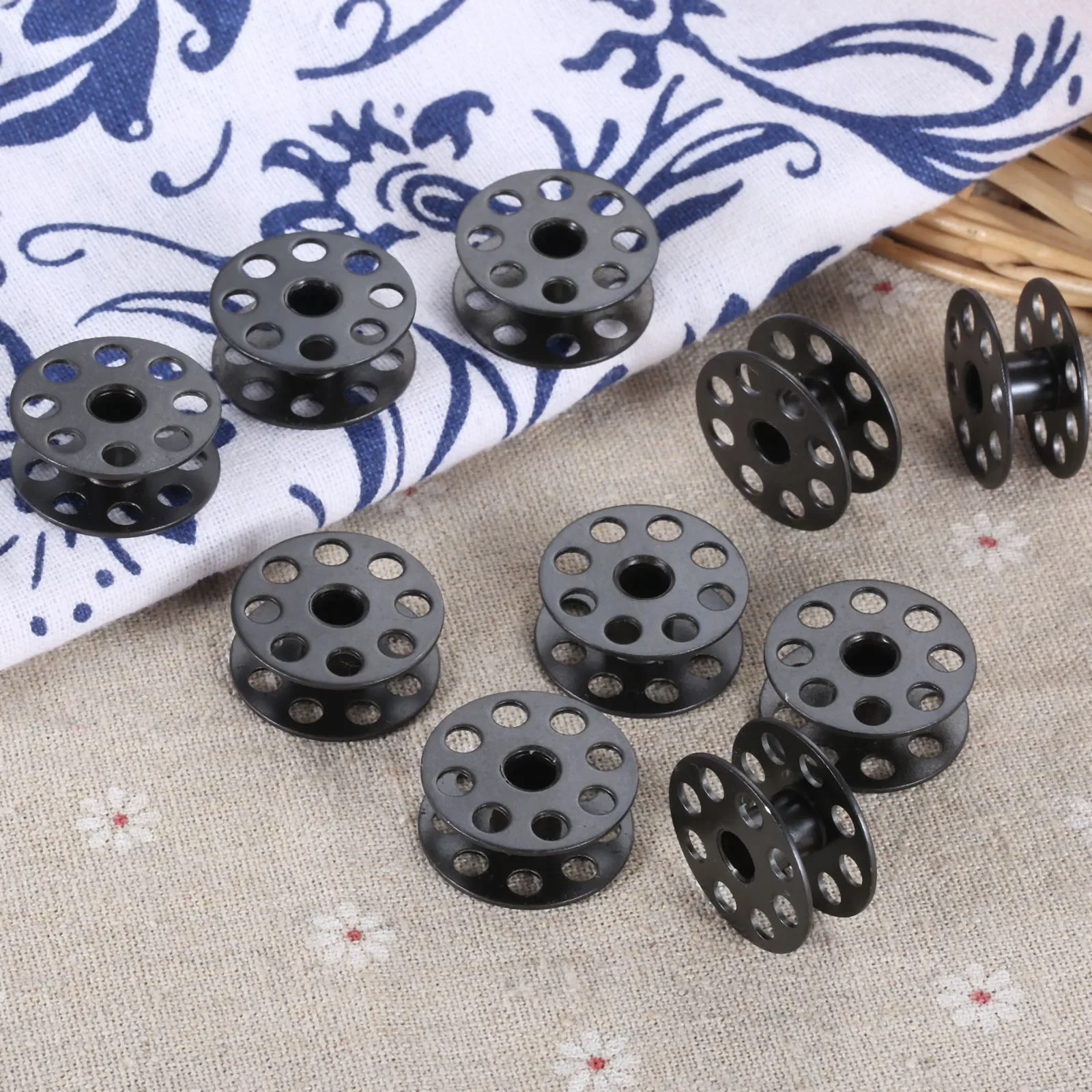 10pcs/lot Industrial Sewing Machine Bobbins Single Needle machine foot M size Carbide Steel 25mm Black Durable sewing accessory