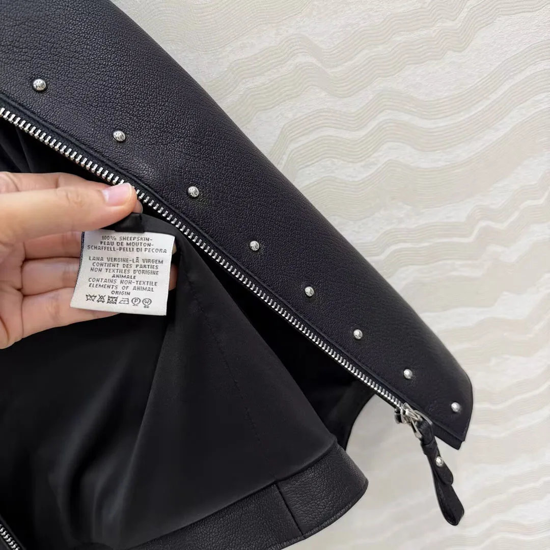Chaleco Corto de Piel de Oveja 100% de Alta Calidad, Diseño Negro, Cuello Redondo, Sin Mangas, Cierre de Cremallera, Remaches, Estilo Vintage para Mujer