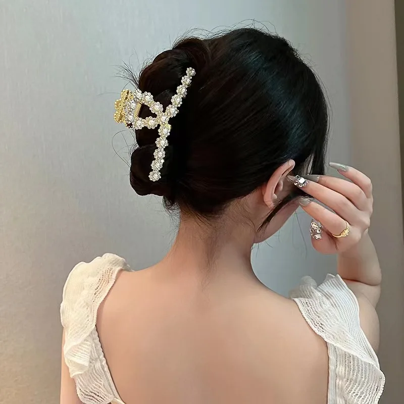 Hair Clip For Women Simple Metal Hollow Out flowers Hair Claw Elegant Bath Crab Clip Fashion Girl Headwear ACCESSORI FOR GIRL