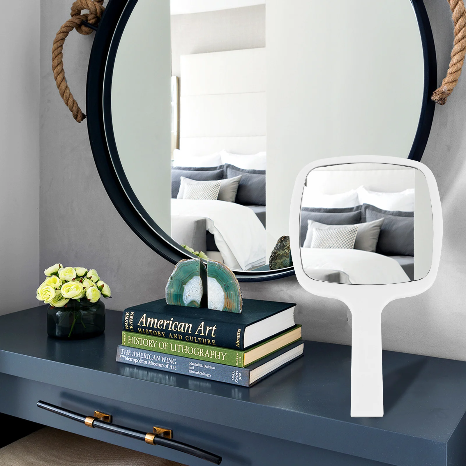 手持ちミラー 人間工学に基づいた滑り止めグリップで外出先でのタッチアップに最適 サロン品質のガラス製トラベルバニティミラー 女性用