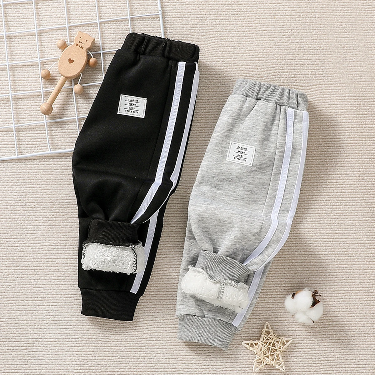 2024 Autumn/Winter Baby Boys Casual Sports Fleece Solid Color Pants With Woven Label Warm Soft  Fashion Trousers