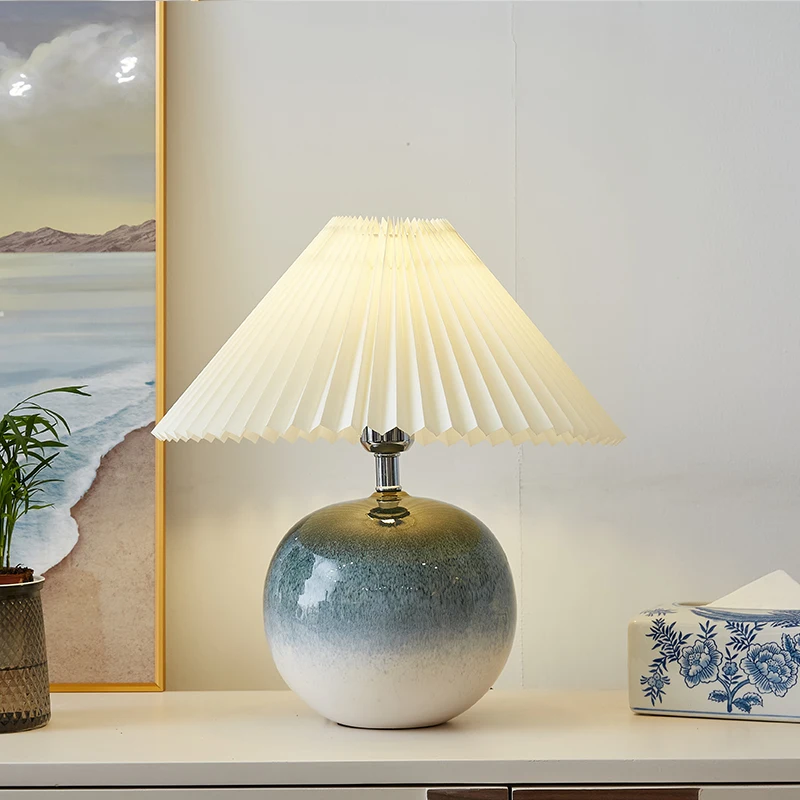 

Bedroom retro desk lamp French antique American crown study master bedroom bedside lamp high-end designer new model