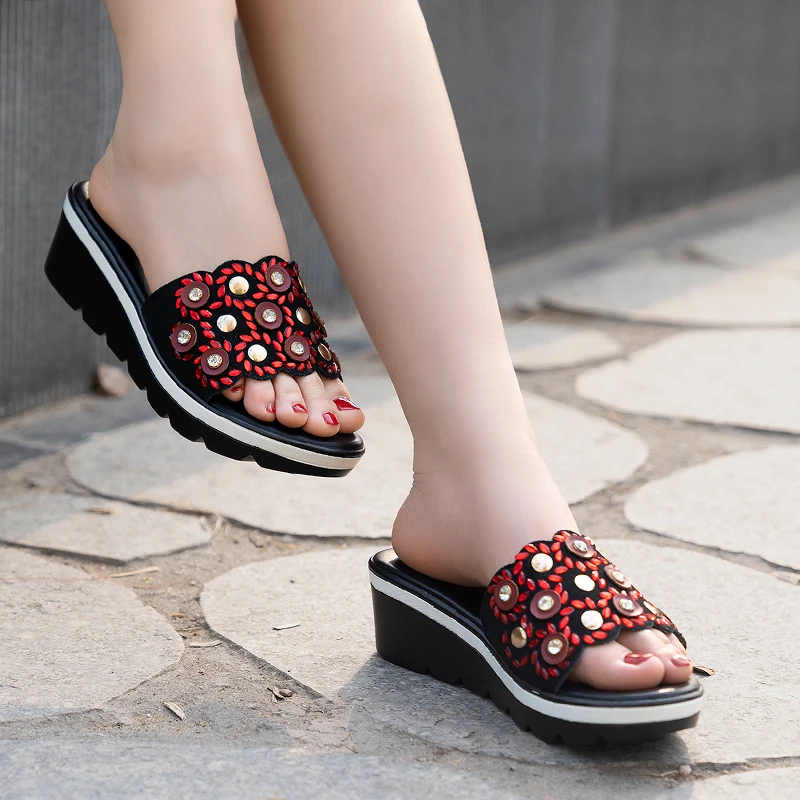 

New Leather Slippers Slip Female Summer Wearing Mother Cool Sweater With Comfortable Aandals Women