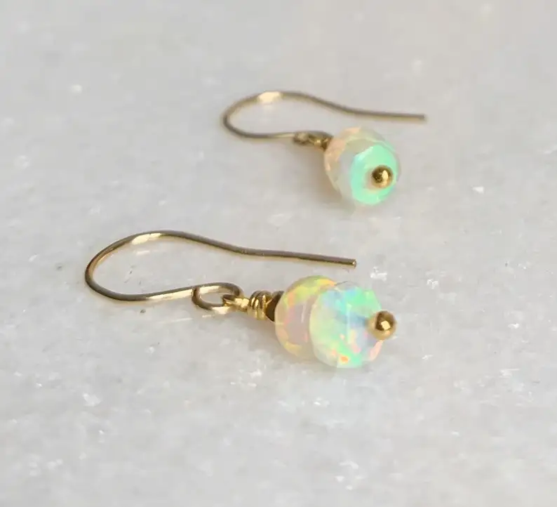 أقراط أوبال لذيذة / تتدلى أوبال ذهبي / جوهرة ميلاد أكتوبر / مجوهرات أوبال / هدية لها