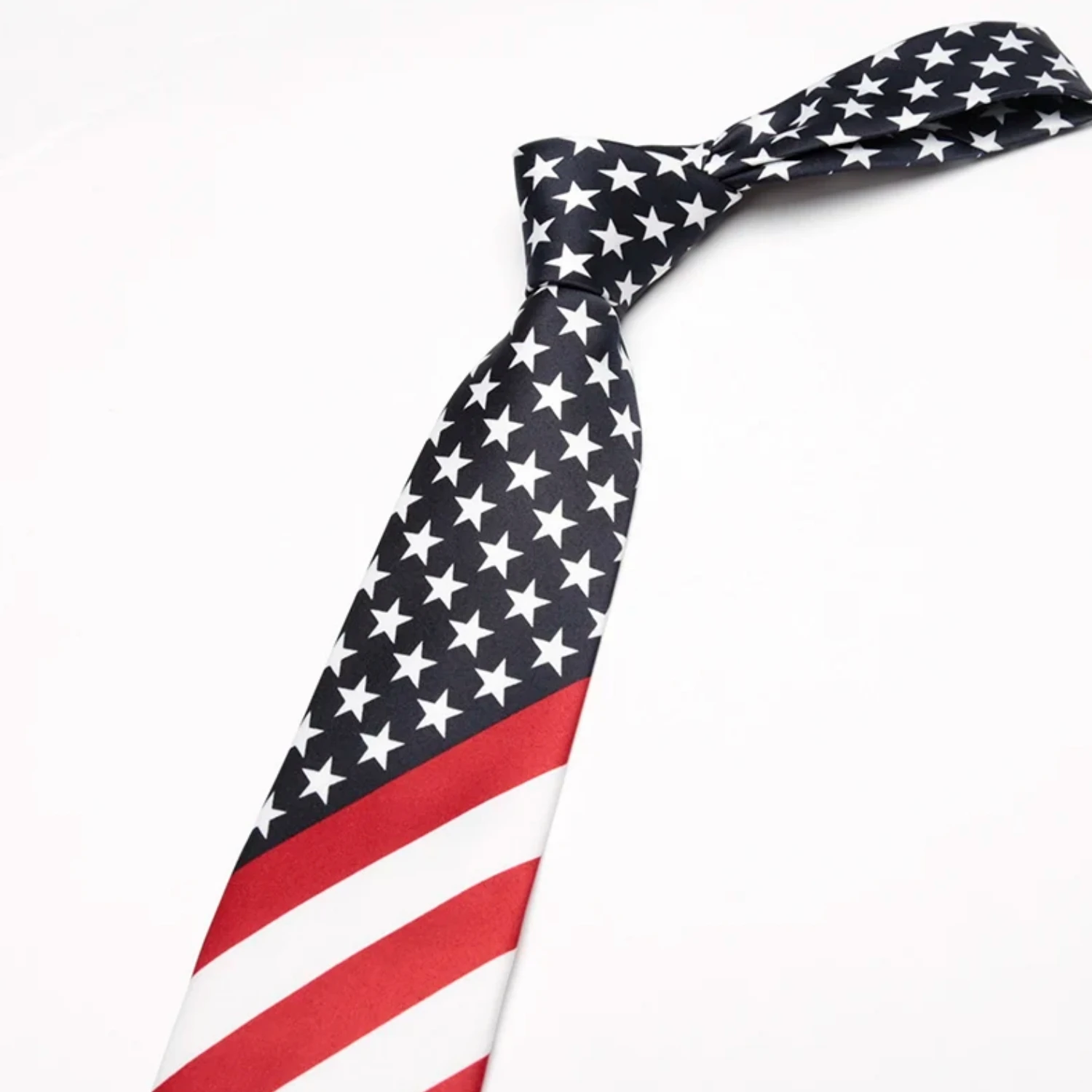 2026 Brandneue Krawatte aus Kunstseide mit amerikanischer Flagge und Sternenstreifen für Herren, Hochzeitskrawatte, Business-Krawatte für Partys