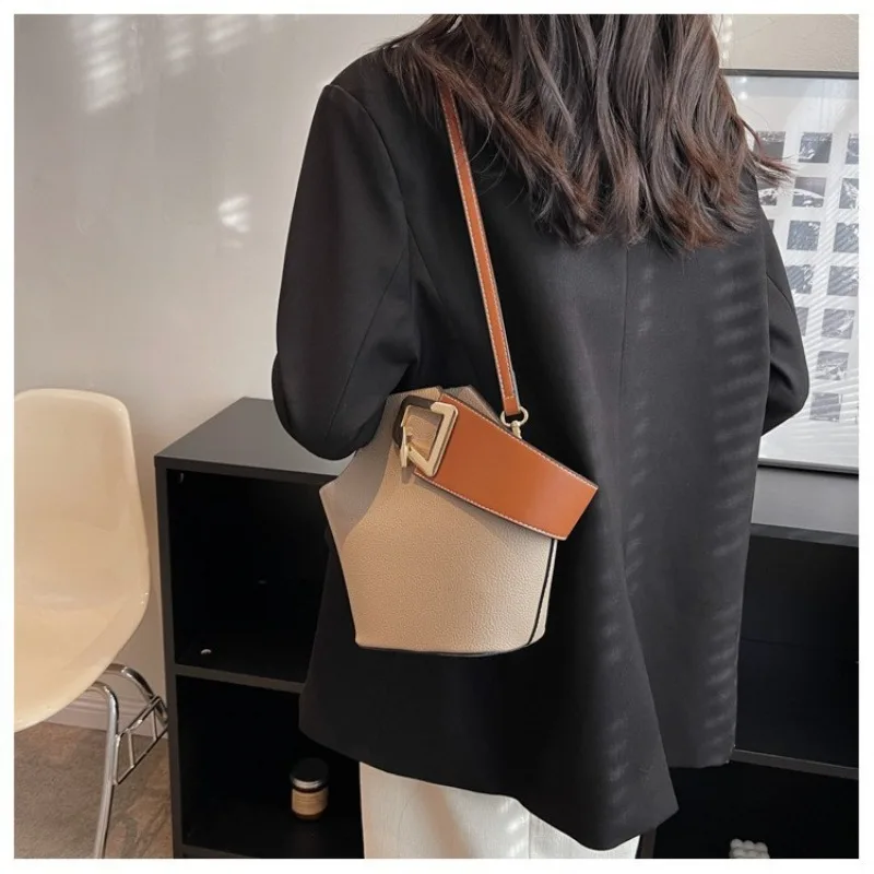 Wide Edge Color Blocking Women's Bucket Bag Luxury Highend Exquisite Handheld Vegetable Basket Bag Small Uni Ita Korean City Bag