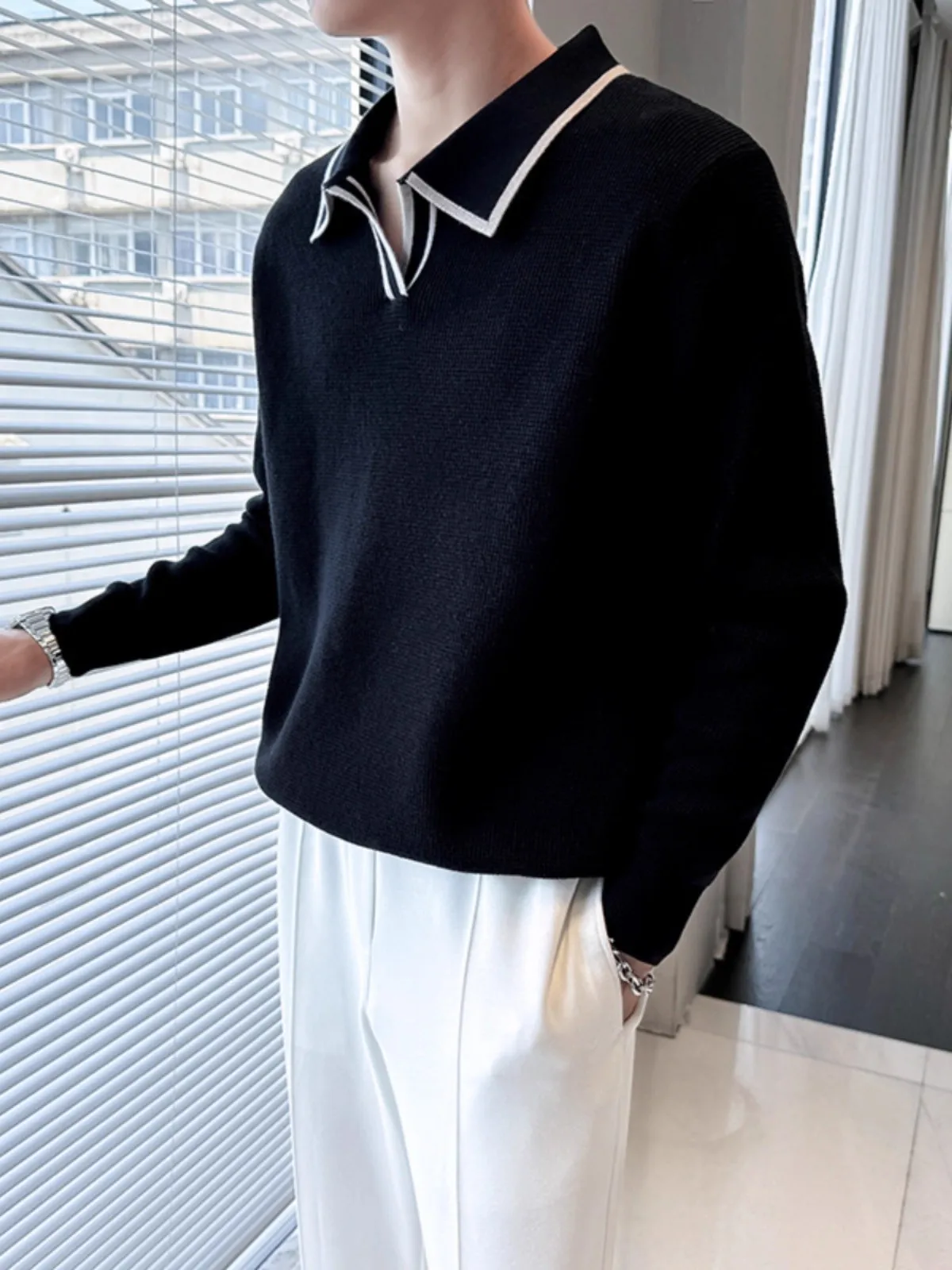 

Мужской ранний осенний вязаный топ с v-образным вырезом, белый цвет, в полоску, ленивый топ, корейский свободный крой, длинный све