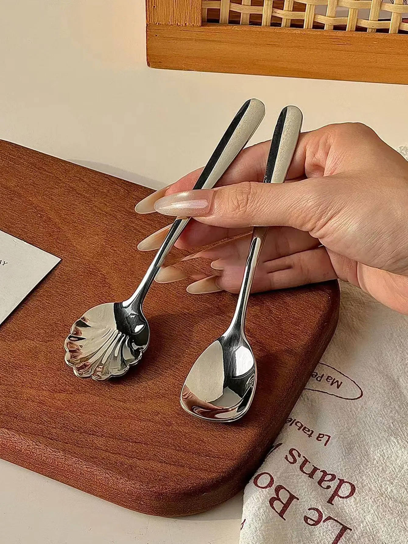 304 Stainless Steel Shell-Shaped Spoon, Square-Headed Spoon, High Aesthetic Value, Restaurant Afternoon Tea Coffee Spoon, Exquisite Stirring Spoon, Dessert Ice Cream Small Spoon Set, 2 Pieces