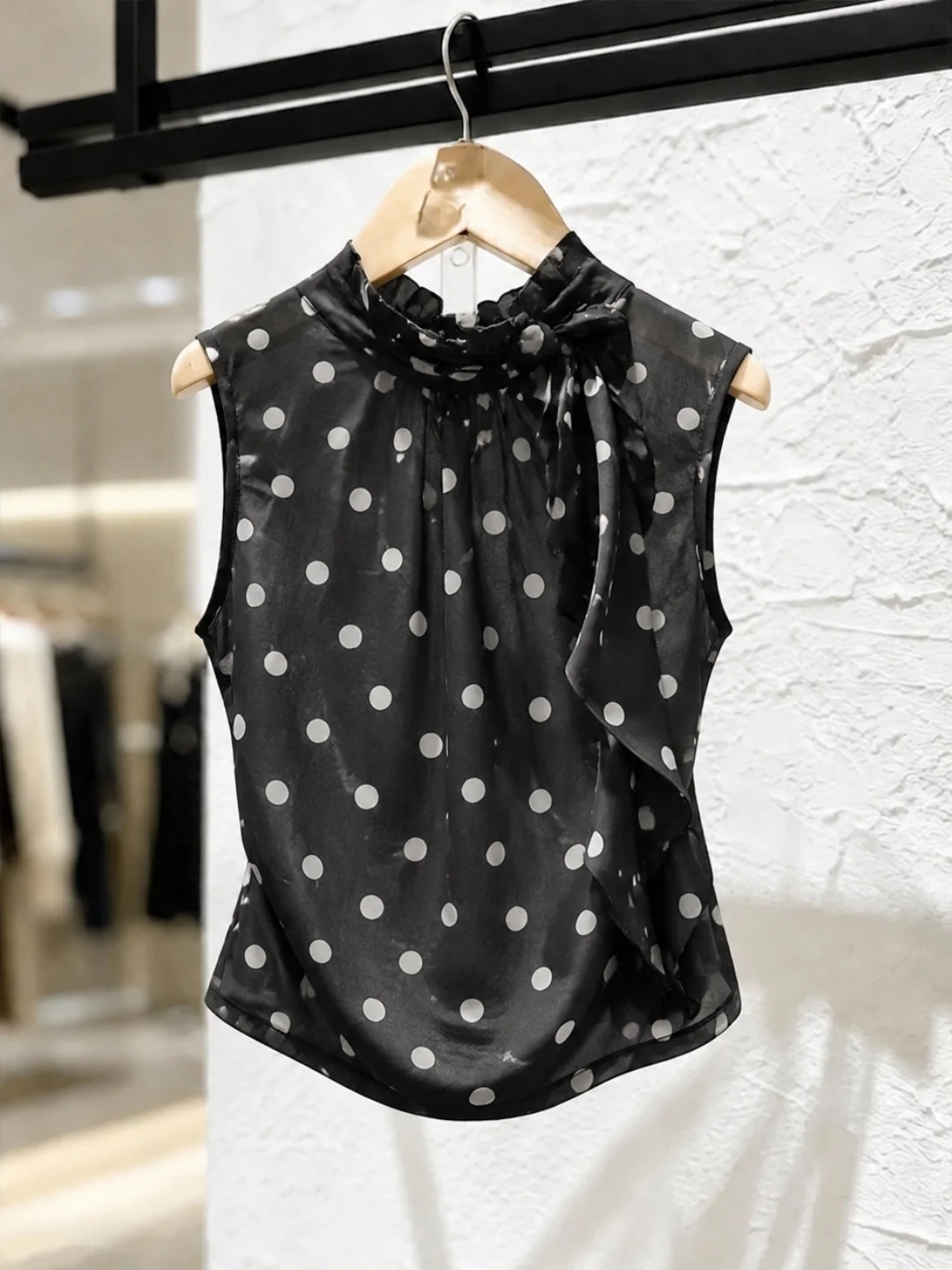 Fashionable Polka Dot Sleeveless Vest 2026 Summer Slimming Commute Versatile Design Sense Silk Women's Top Korean Style