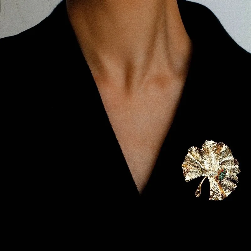 Autumn Winter Suit Hoodie Brooch Pin Leave Shape Waterdrop for Women Elegant Stylish Petal Pins Weddings Party Jewelry Gift