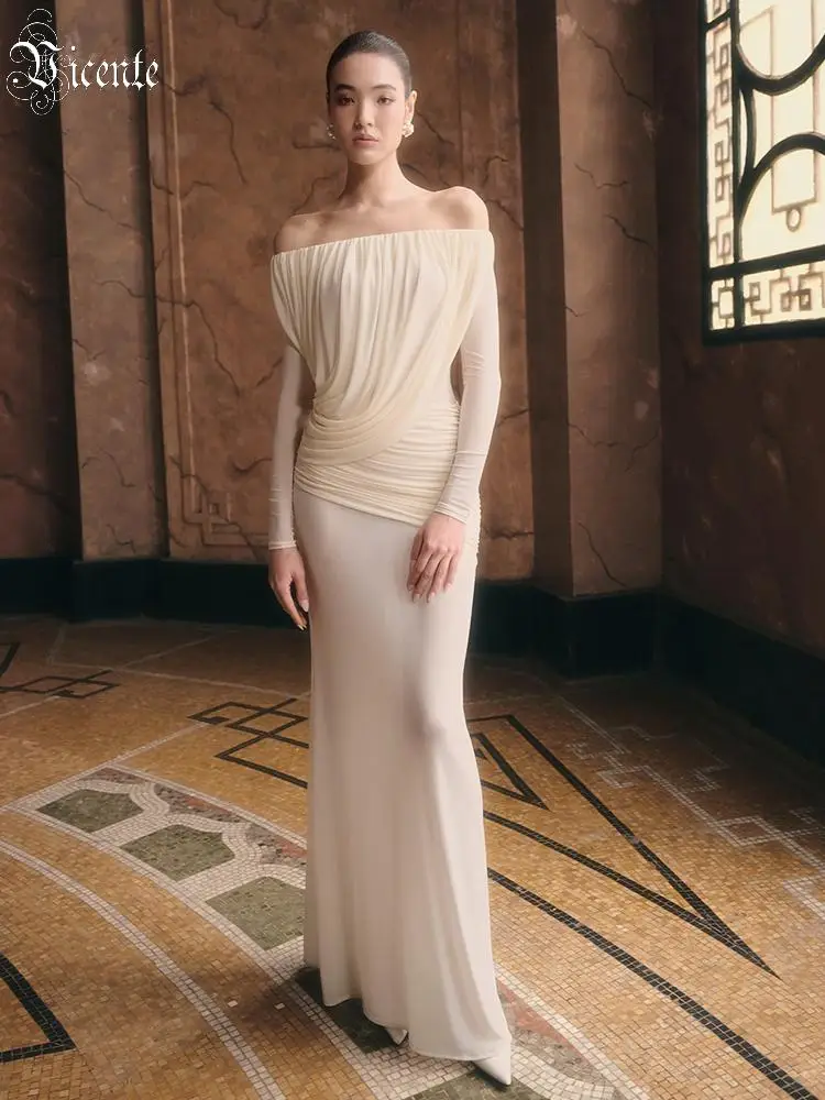 Robe longue élégante blanche transparente à épaules dénudées et décolleté bateau, froncée, à manches longues, en maille drapée, pour soirée et fête