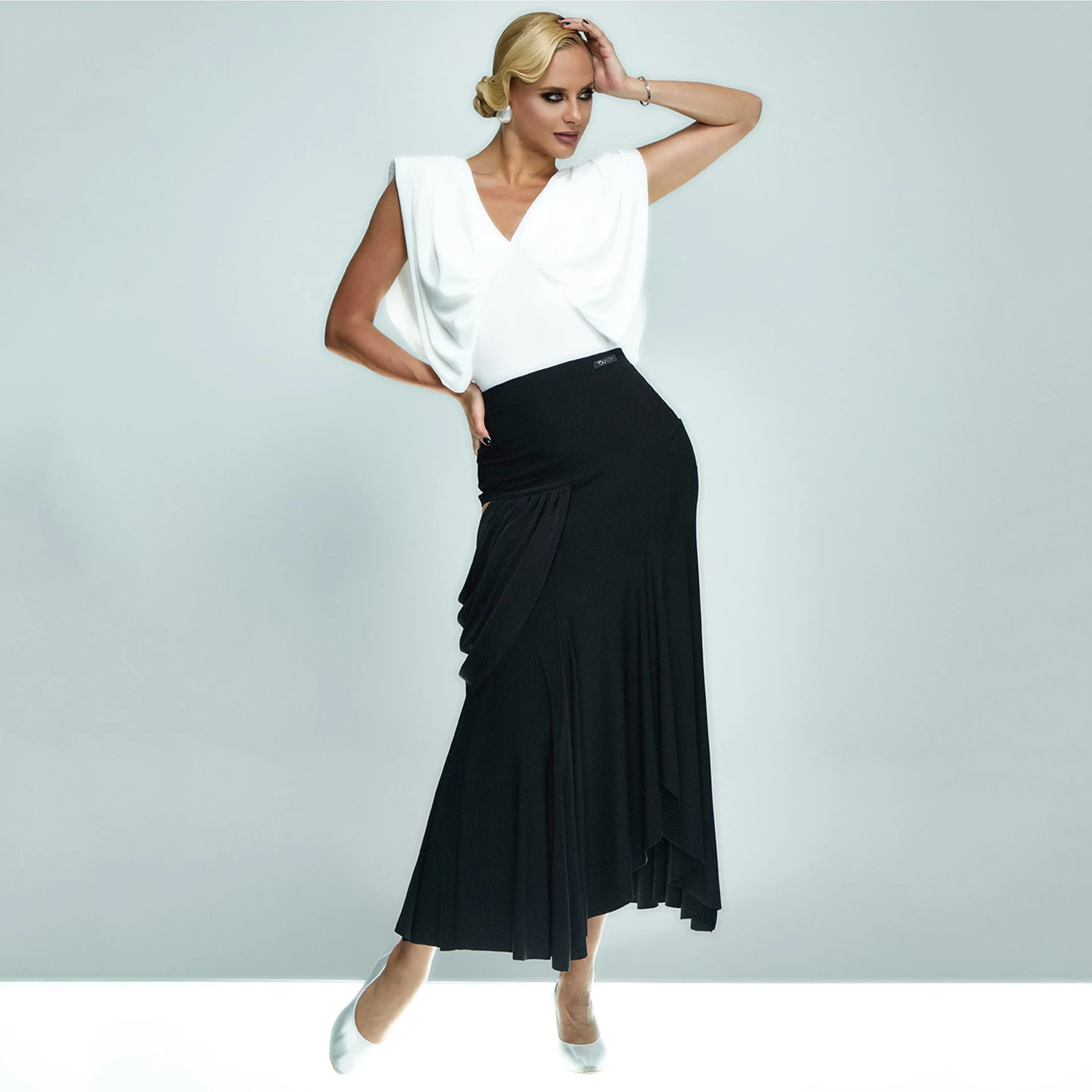2025 Waltz Ballroom Dance Clothes Women V Neck White Tops Black Long Skirt Practice Clothing Latin Competition Dress DNV24260
