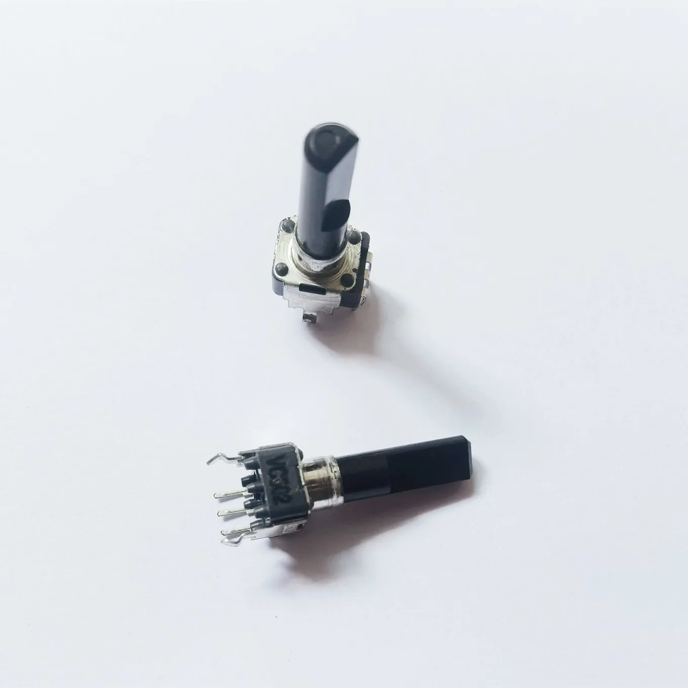 

Original new 100% rotating potentiometer C5K B10K A20K B50K A10K A5K electronic piano mixing console volume potentiometer SWITCH