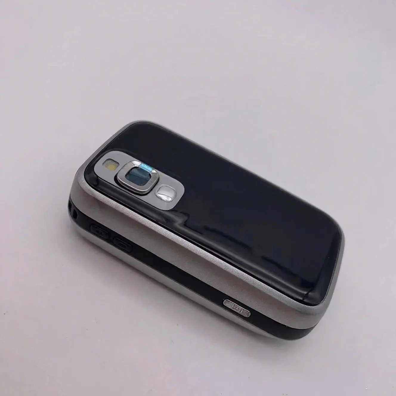 لوحة مفاتيح أصلية غير مقفلة 6111 بشريحة واحدة GSM 900/1800/1900 بلوتوث 700 مللي أمبير في الساعة للهاتف المحمول متعددة اللغات مصنوعة في فنلندا