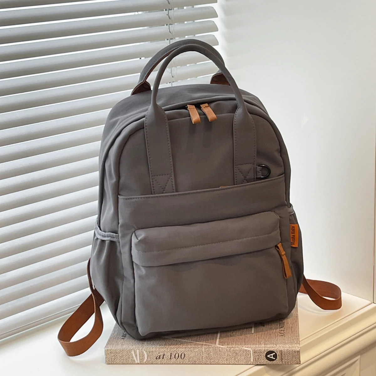 حقيبة ظهر عصرية أصلية للركاب للنساء، حقيبة ظهر متخصصة لطلاب الجامعات، حقيبة ظهر بسيطة وخفيفة الوزن للسفر، حقيبة مدرسية لطلاب المدارس الثانوية والمتوسطة، حقيبة نزهة