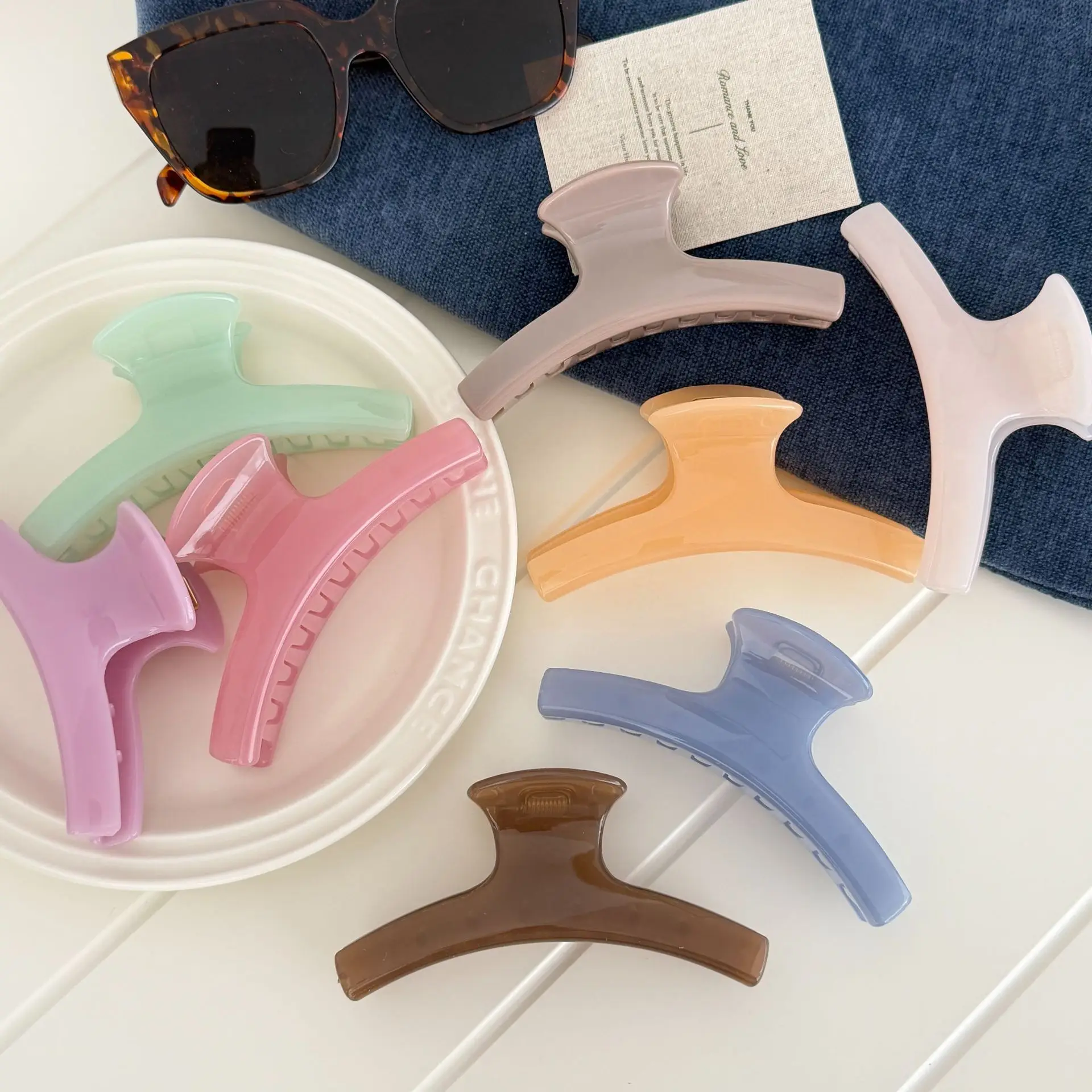 

Fashion Yellow Hair Claw Clip Solid Color for Teen Girls Daily Wear Back of Head Updo Chic Modern Hair Accessory Claw Clip
