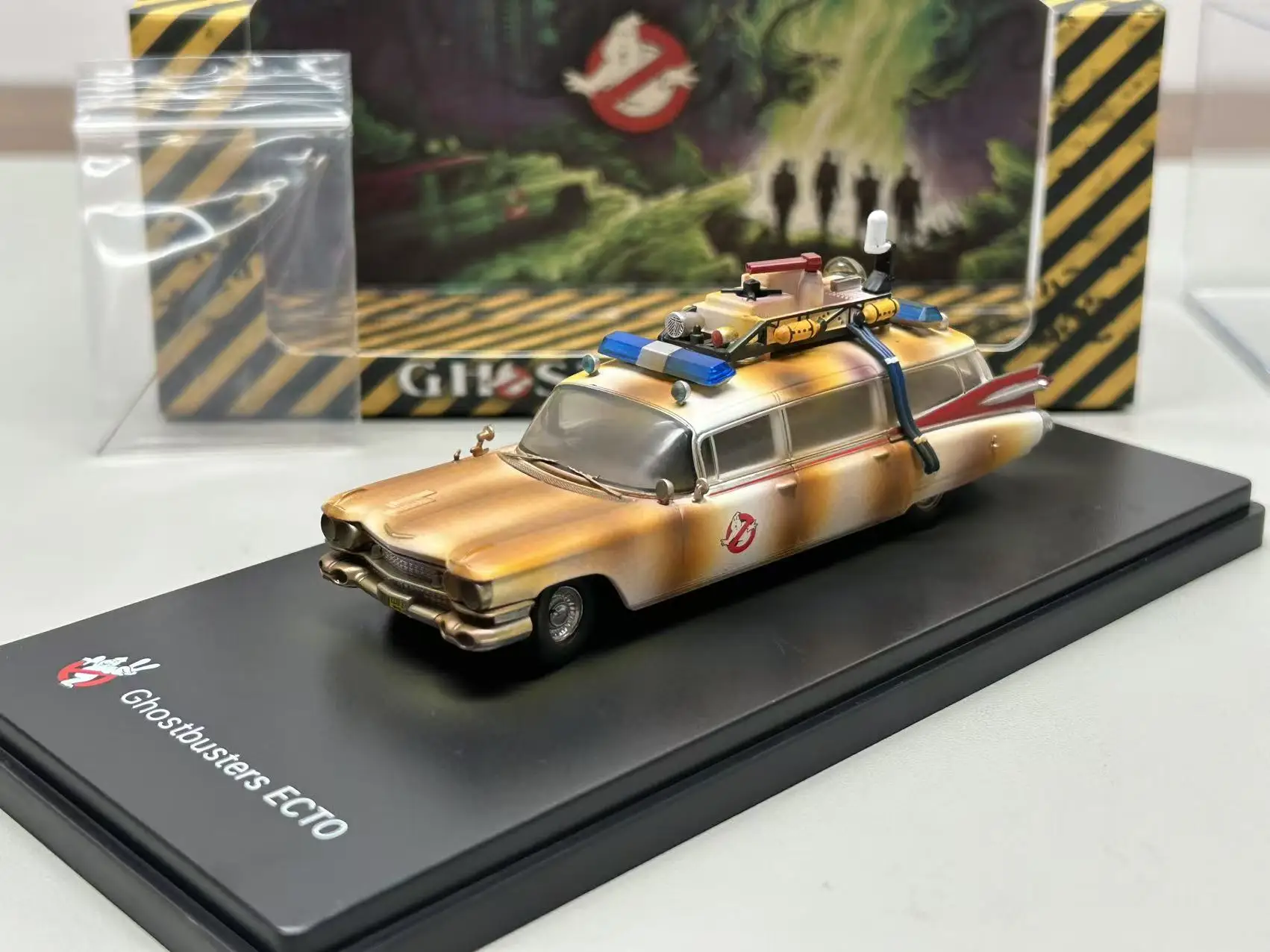 ys-1-64-ミラー・メテオール-1959-エクト-1-ゴーストバスターズ-ダーティバージョン-ダイキャストモデルカー