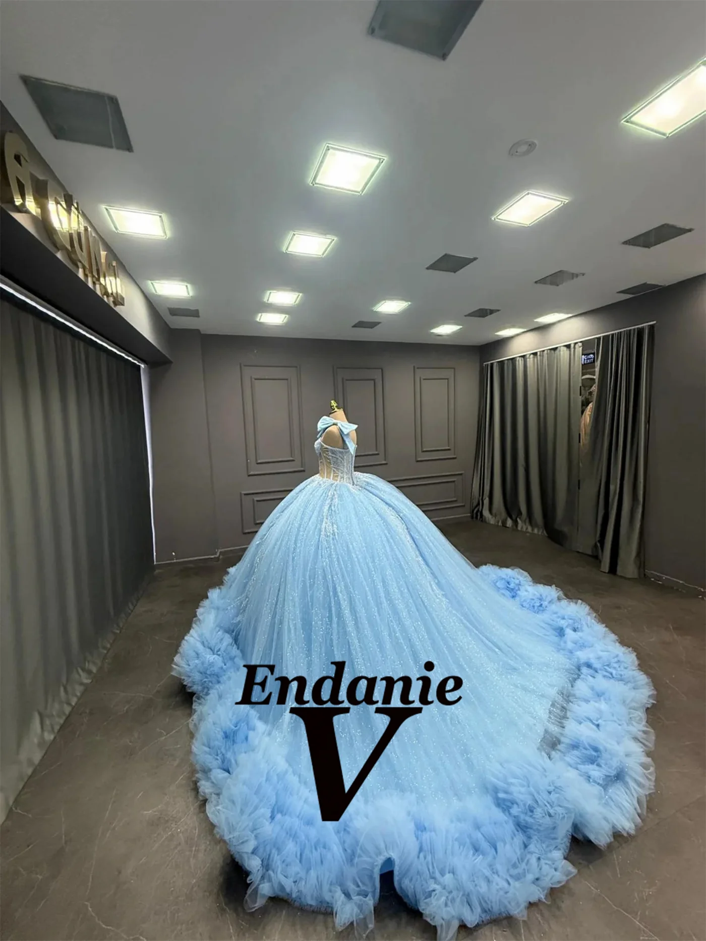 Vendanie elegante em camadas vestidos de baile para meninas bowknot apliques ilusão espartilho quinceanera vestidos de 15 personalizado