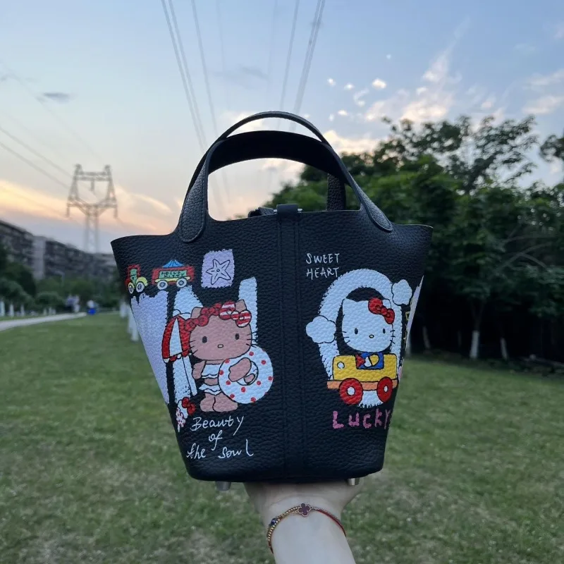 

Cute Cartoon Hello Kitty Graffiti Basket Bag Casual Fashion Women Soft Leather Bucket Bag Korean Style Y2k Girl Tote Purses