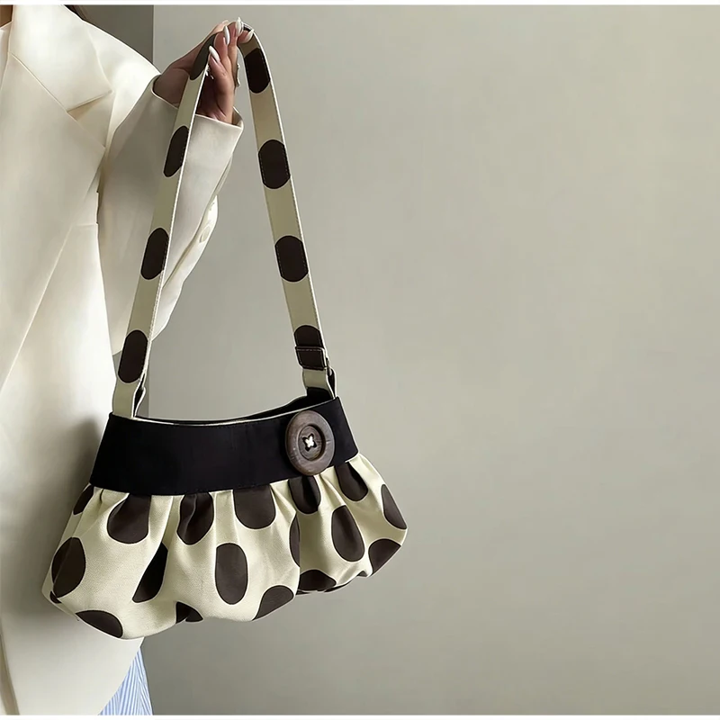 Koreanische Umhängetasche mit Polka Dots, große Tragetasche mit plissiertem Design und Holzknopf-Dekor, niedliche lässige Handtasche für Mädchen – Detail 17