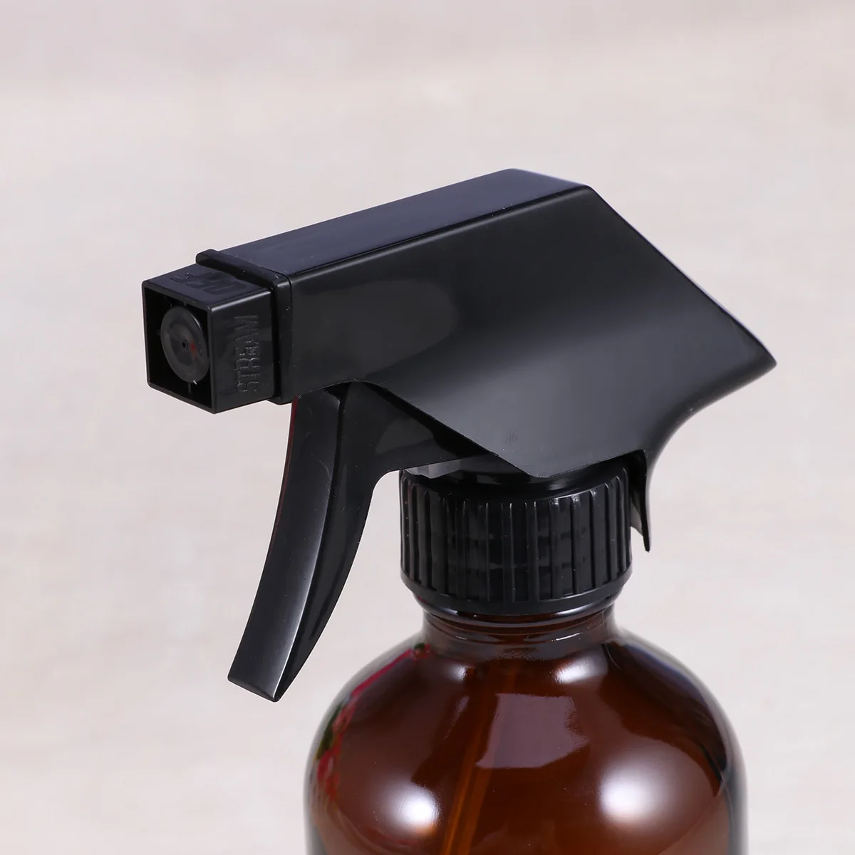 

250ml Brown Glass Spray Bottle Durable Refillable Container for Essential Oils Room Fragrance Body Mist Spray Bottles