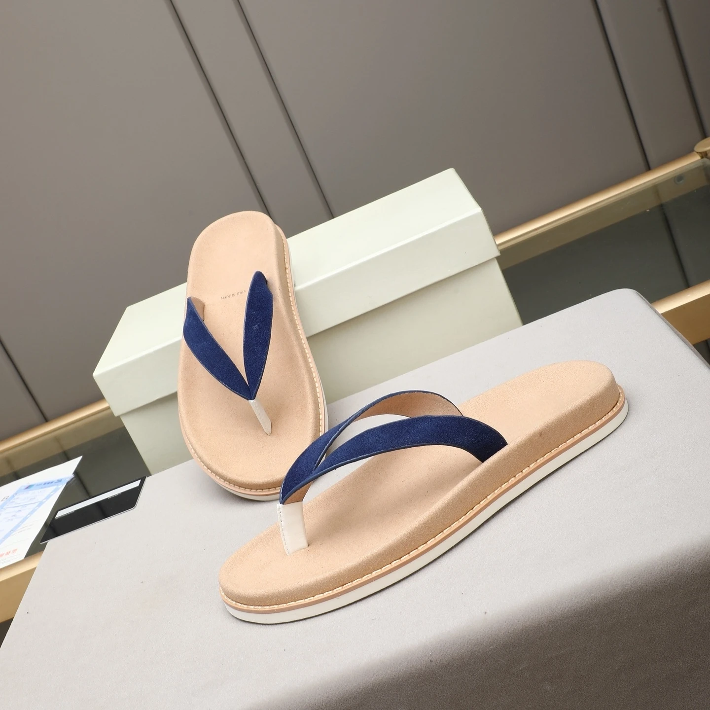 

Элитные мужские кожаные тапочки ручной работы: пляжные, садовые, домашние, модные шлепанцы и сандалии. Отличный подарок для отпуска.