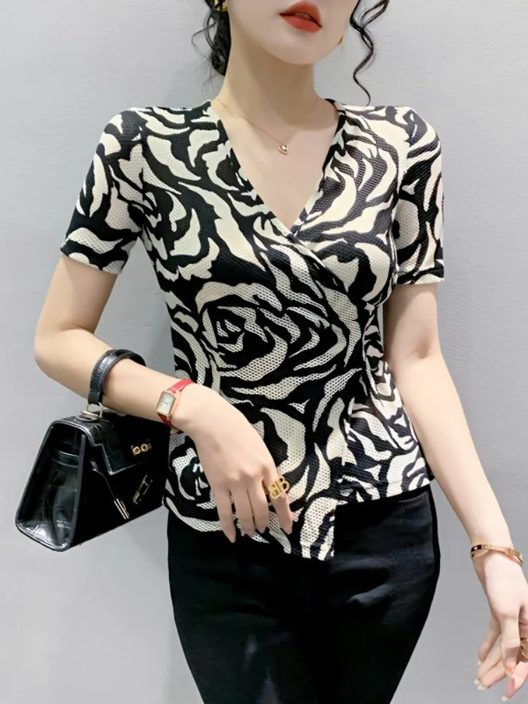 

Модный асимметричный летний женский топ с принтом, V-образным вырезом, облегающий, с креативным узором, повседневный...