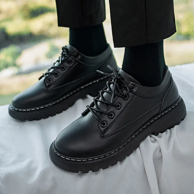 

Мужские кожаные туфли на толстой платформе со шнуровкой и низким берцем. Легитимная модная обувь 2025, трендовая новая повседневная обувь для социальных мужчин.