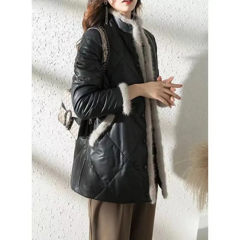 سترة جلدية للنساء لخريف وشتاء 2025 ملابس قطنية سميكة بمزاج عصري معطف نسائي متوسط الطول #3
