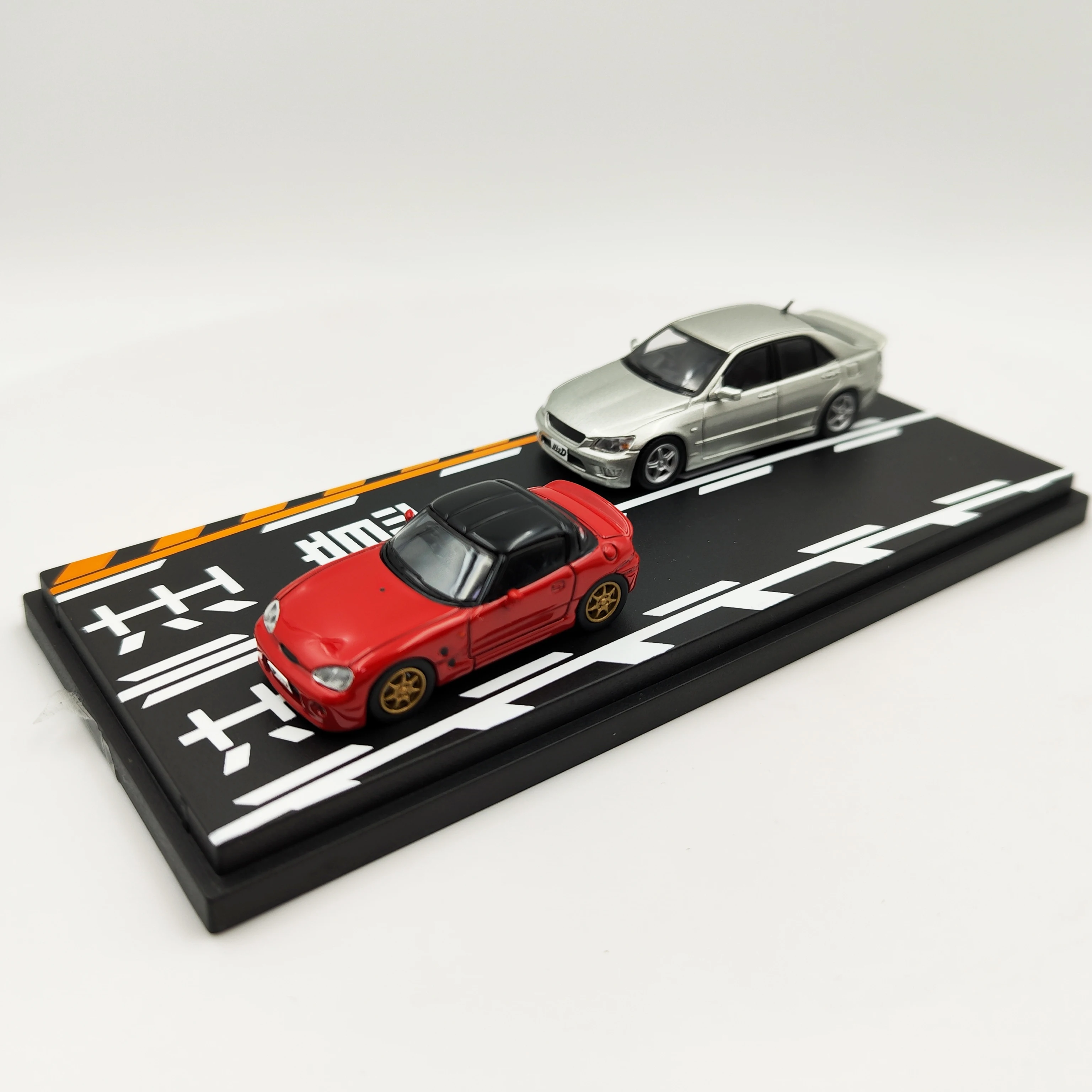 

Модель автомобиля Initial D 1:64 из сплава под давлением EA11R RS200 ALTEZZA SXE10, Игрушечная модель автомобиля, Классическая коллекционная игрушка для взрослых, сувенирные подарки