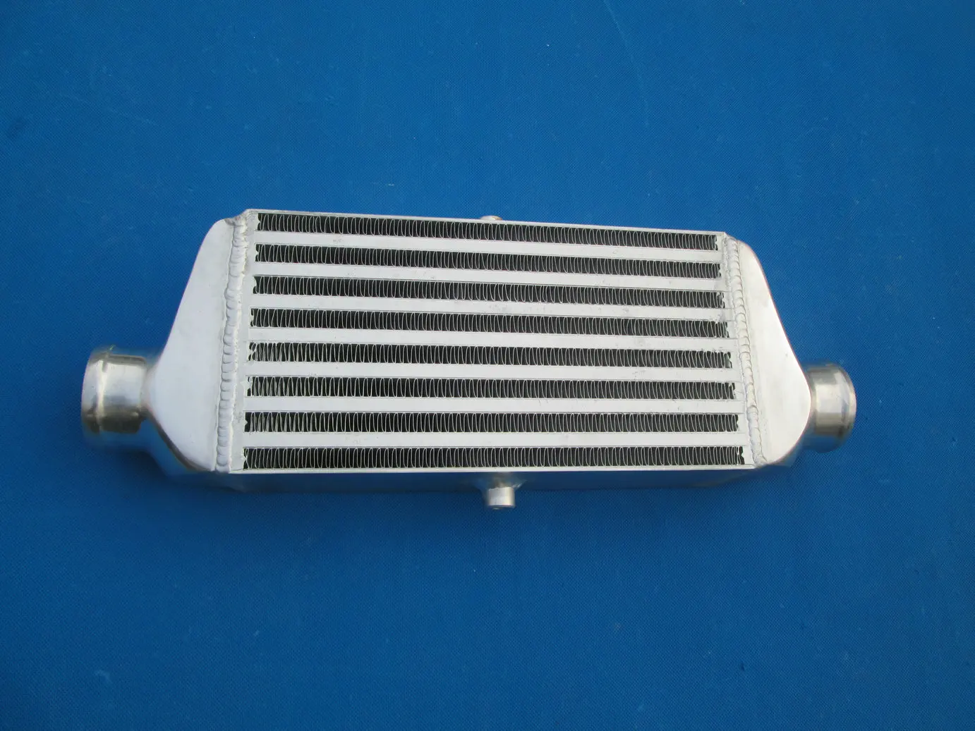 

Front Mount Intercooler 280 x 140 x 65 mm Bar & Plate inlet/outlet 56mm 2.2"