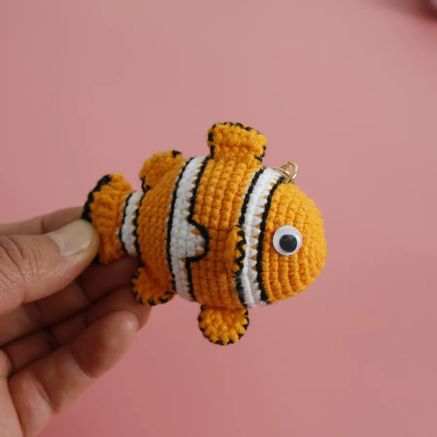 Gehäkelter Clownfisch-Anhänger, kreativer handgemachter Fisch-Schlüsselanhänger, gestrickter Mini-Goldfisch-Schlüsselanhänger, Rucksack-Deko-Geschenk – Detail 2