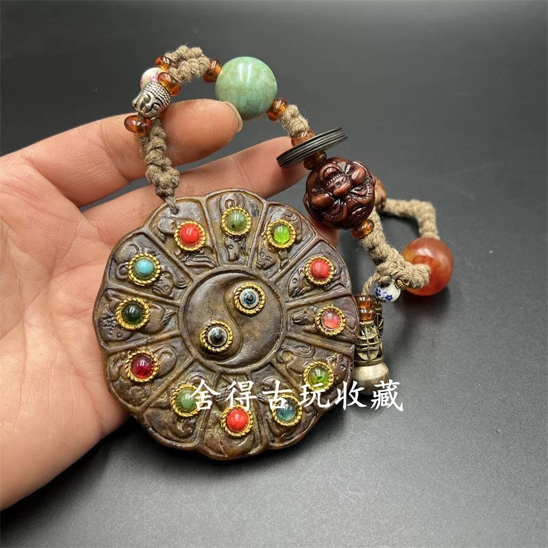 Collection of Nepalese Tibetan antiques, Tai Chi, twelve zodiac signs, inlaid dzi beads, gemstones, handlebars