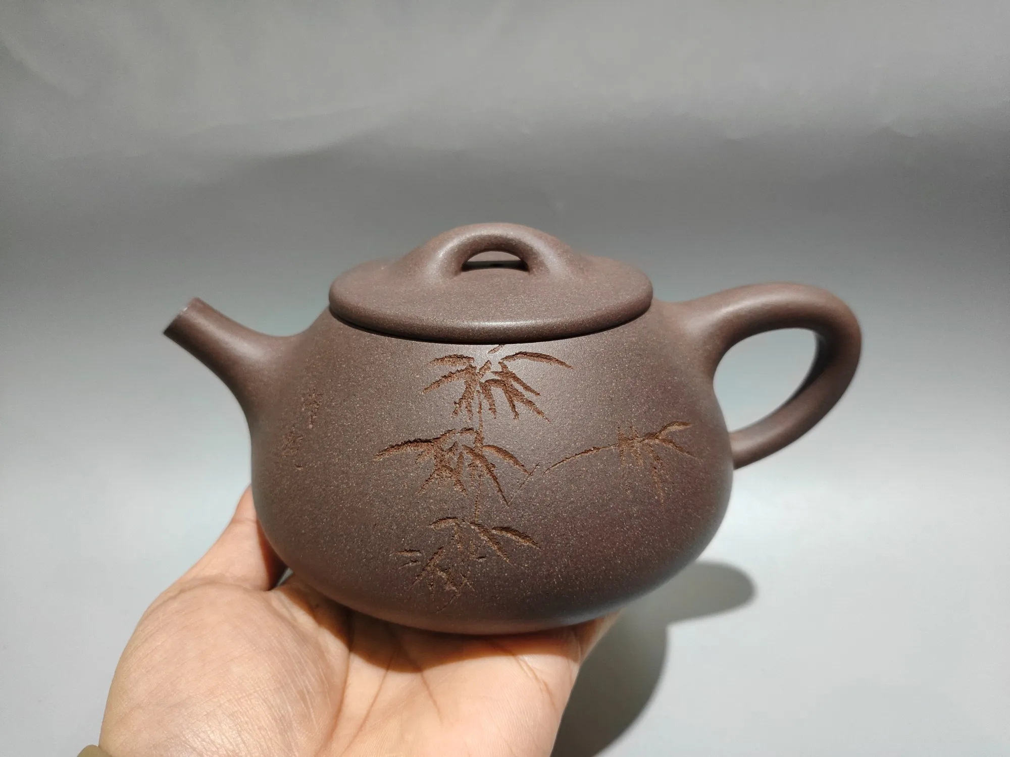 Yixing Purple Clay Pot Shipiao Kettle Bull covered pot Bamboo leaf pattern Frosted teapot Teapot Kettle Flagon Gather fortune