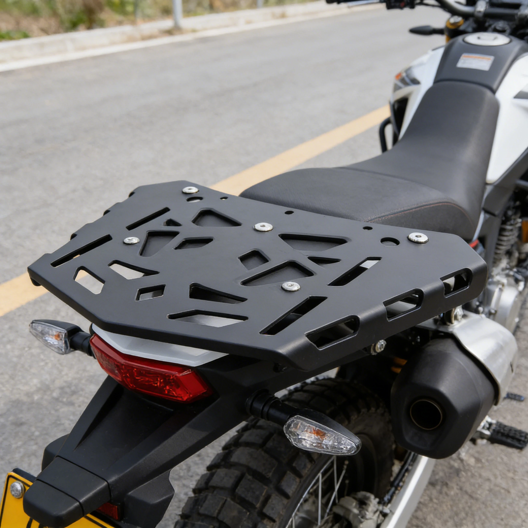 

Motorcycle Rear Luggage Rack Carrier Support Holder Bracket Mount For Yamaha Tracer 9GT Tracer 900 GT 2021-2022-2023-2024 2025