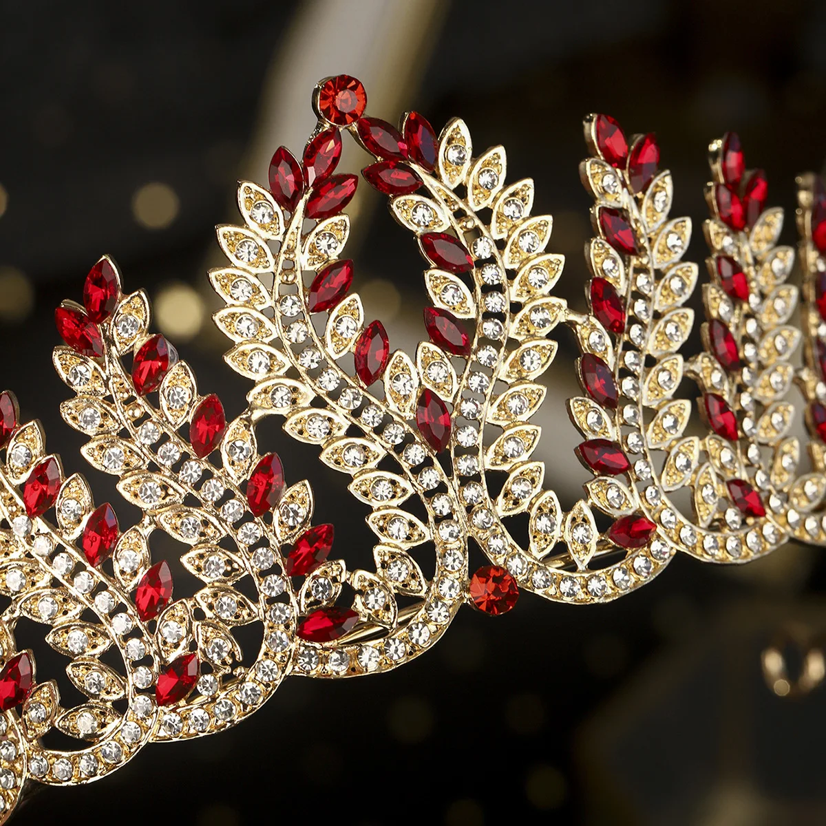 DIEZI Vintage Baroque Green Red Crystal Tiara Crown Women Girls Party Queen Rhinestone Crown Christmas Hair Dress Accessories