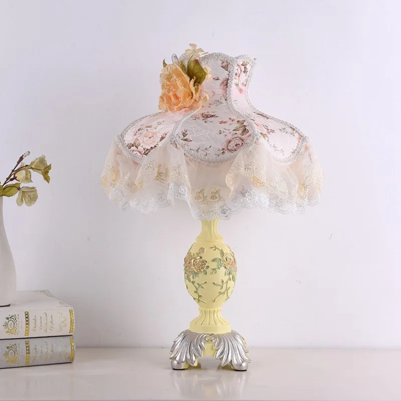 Factory direct sales European desk lamp bedroom bedside lamp princess creative Korean wedding room lamp cute lace wedding gift