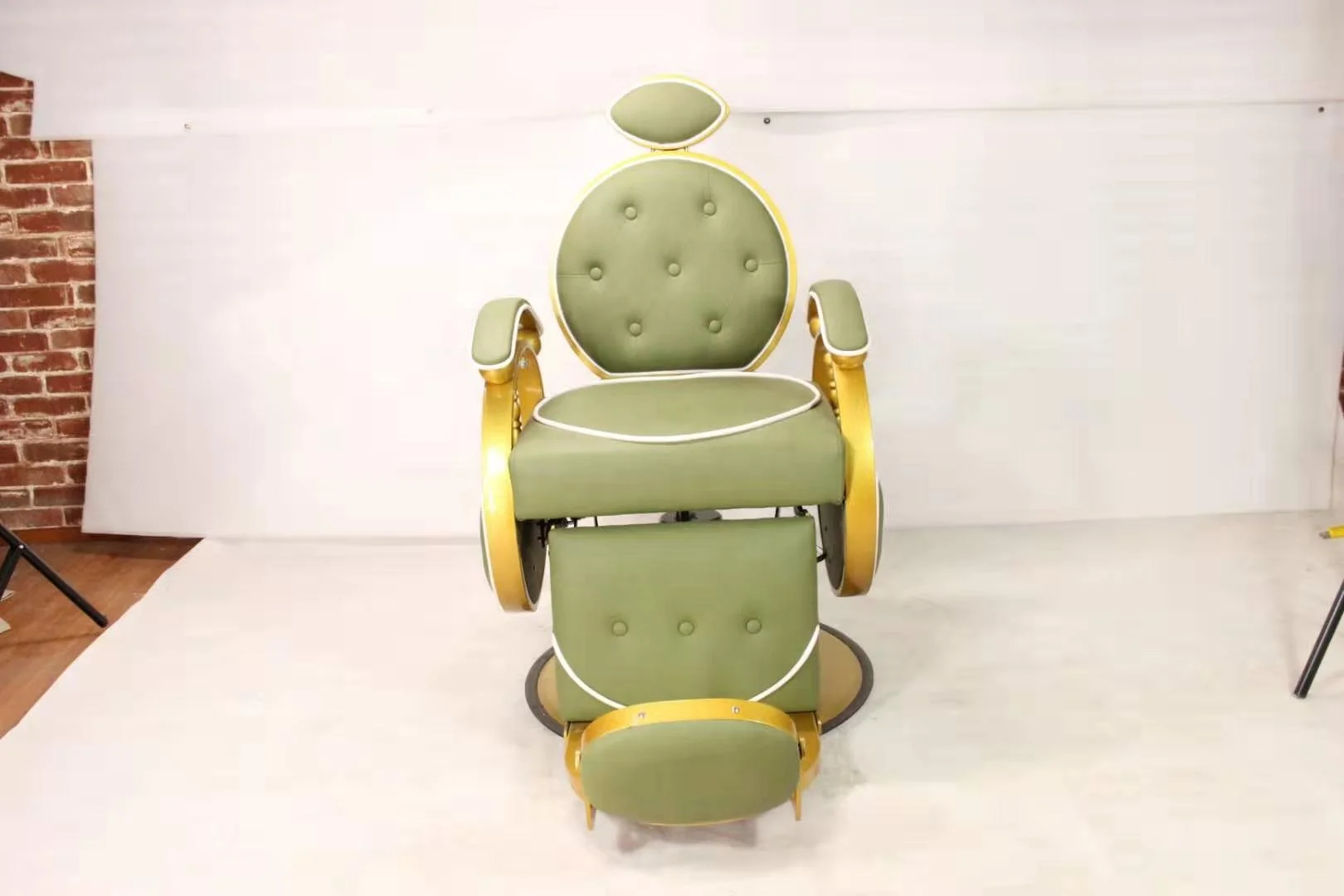 Wholesale Cheap Barber Chair Modern Hairdressing Chair For Barbershop Salon Furniture;barber Chair,salon Furniture 82*72*80cm