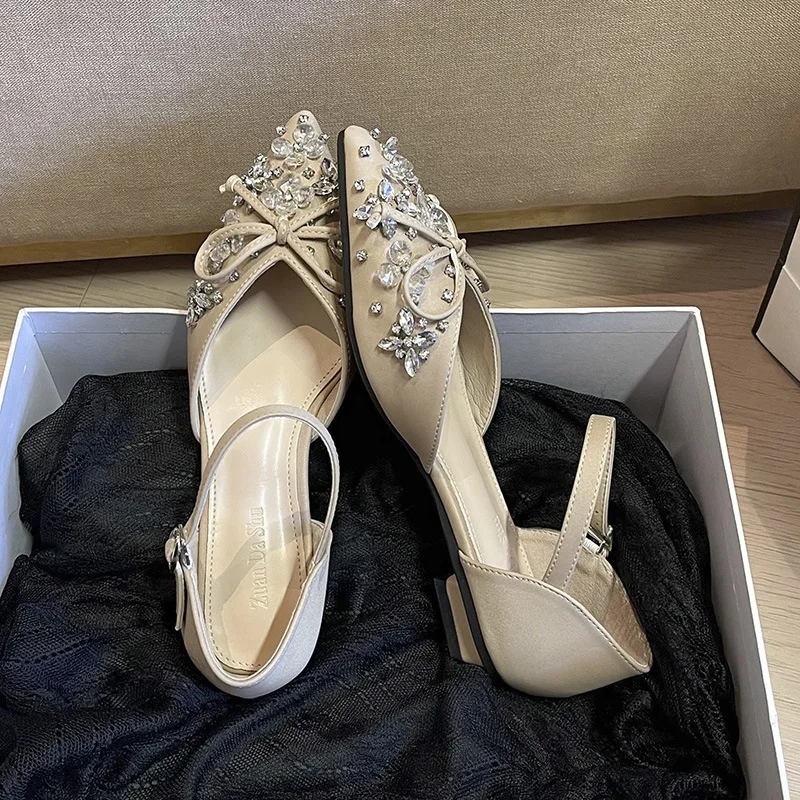 صنادل فاخرة بكعب منخفض من الكريستال بمقدمة مدببة وحزام كاحل أنيق للسيدات بفم ضحل وعقدة على شكل فراشة فستان الحفلات Sandalia #6