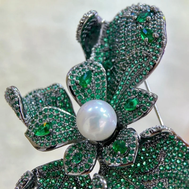 SGARIT Natural Freshwater Edison Pearl Brooches for Women Green Butterfly Pins Banquet Party Backpack Gifts Jewelry Accessories
