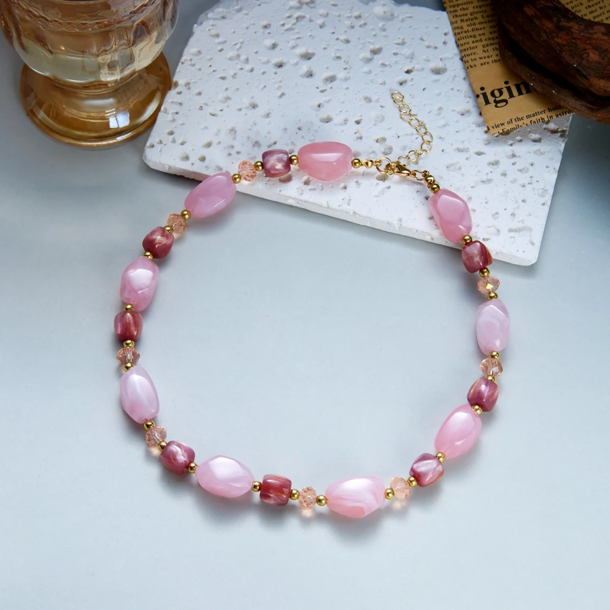 Französische Retro-Halskette mit sanften, farbenfrohen Kristallharzperlen für Damen und Herren, Hippie-Stil, unregelmäßige Perlen, Choker, Reiseschmuck – Detail 29