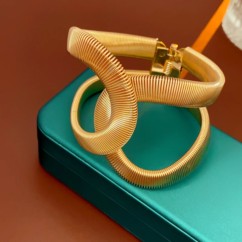 Gold Color Hollow Snake-shaped Bracelet For Women Fashion Simple Staggered Open Elastic Bracelet Exaggerated Writband Jewelry