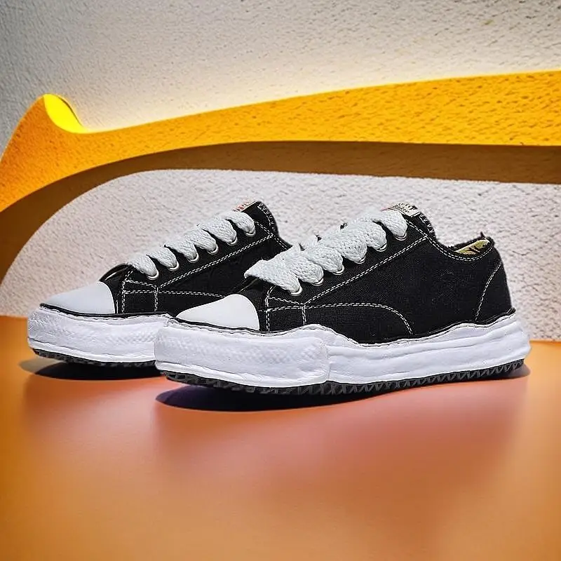 

Fashionable Men's Classic Small Sneakers Thick Sole Japanese Canvas Sneakers3