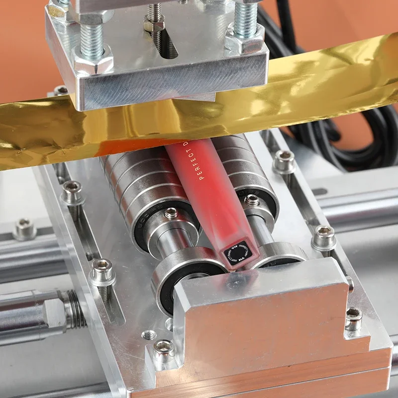 Machine d'Estampage à Chaud pour Bouteilles Cosmétiques, Rouleau Pneumatique d'Alimentation existent, Feuille d'Or